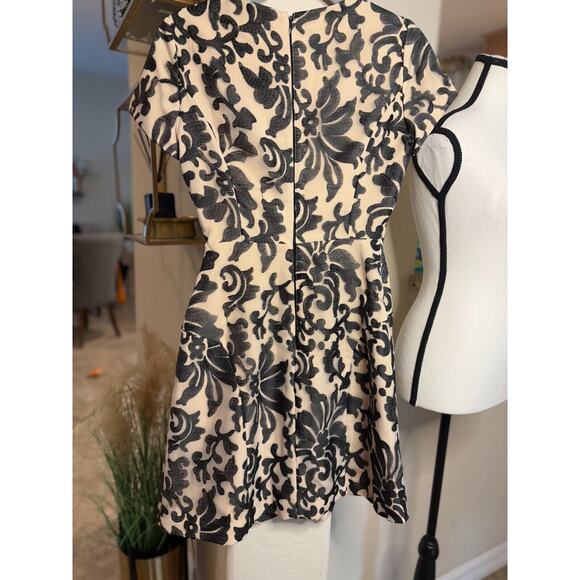 Gianni Bini Kati Dress size 2 Black Nude A Line Embroidery Short Sleeve - Picture 3 of 6